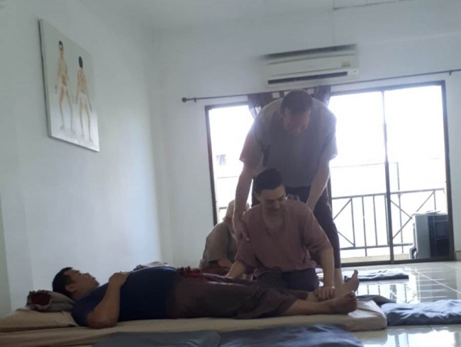 Занятия в школе тайского массажа в Паттайе551